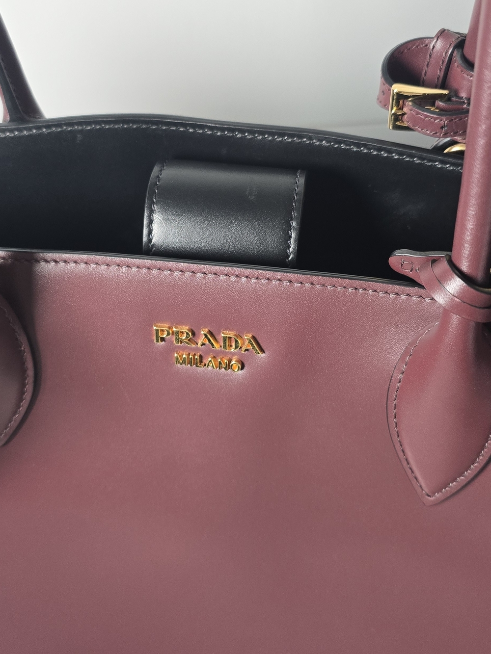 Prada Burgundy Leather Tote Bag with Shoulder Strap AMAZING Has Dust Bag - Picture 4 of 11